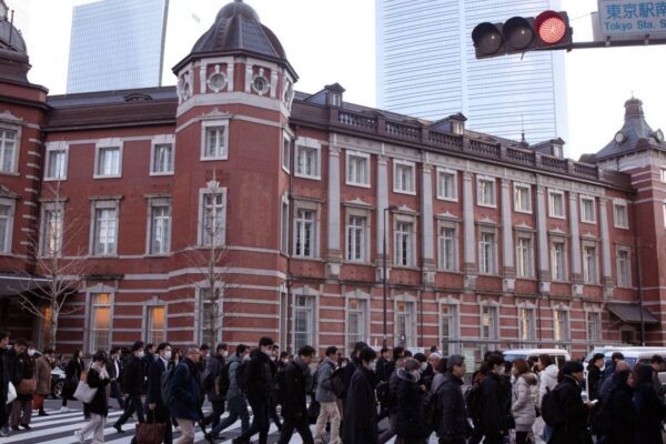 Salários no Japão voltam a crescer após mais de um ano