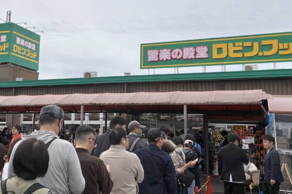 🔥 “Robin Hood”: o supermercado que promete comida barata no Japão está chocando o mercado