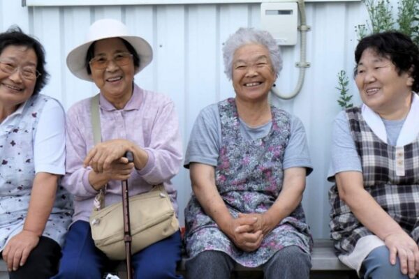 🤖💔 “Prefiro Conversar com IA”: O Silêncio das Idosas no Japão Está Virando Tendência🤖💔