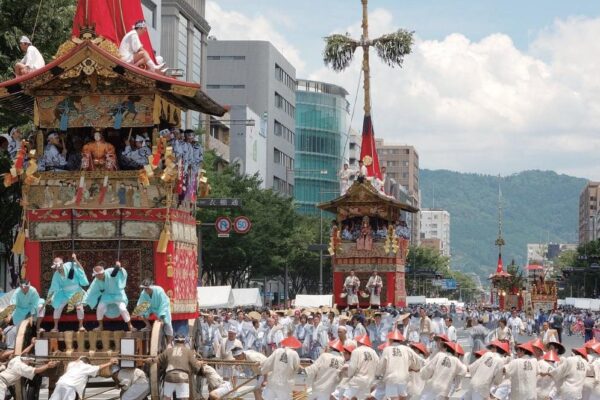 Kyoto se rende ao Gion Matsuri