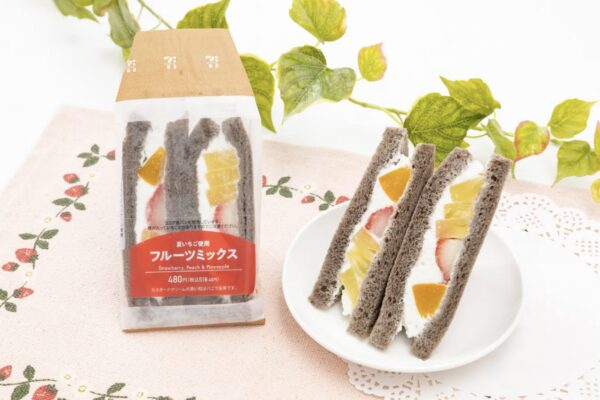 Chocolate invade o fruit sando